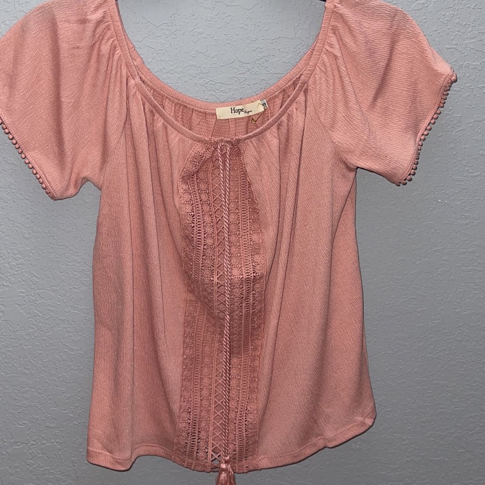 pink shirt sleeve shirt with tassel